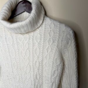 Alexandra Bartlett Women’s Angora/Lambs Wool Cream CableKnit Turtleneck Sweater